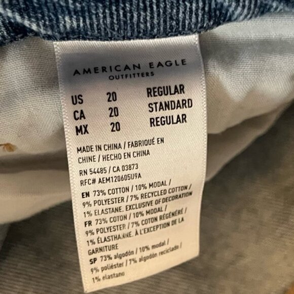 American Eagle Size 20 Curvy Mom Jean with Distressing - Picture 4 of 9